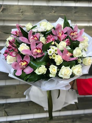 Букет цветов из: Розы и Хризантемы в Заринск