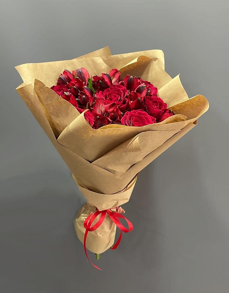 Букет цветов из: Альстромерии и Розы в Заринск