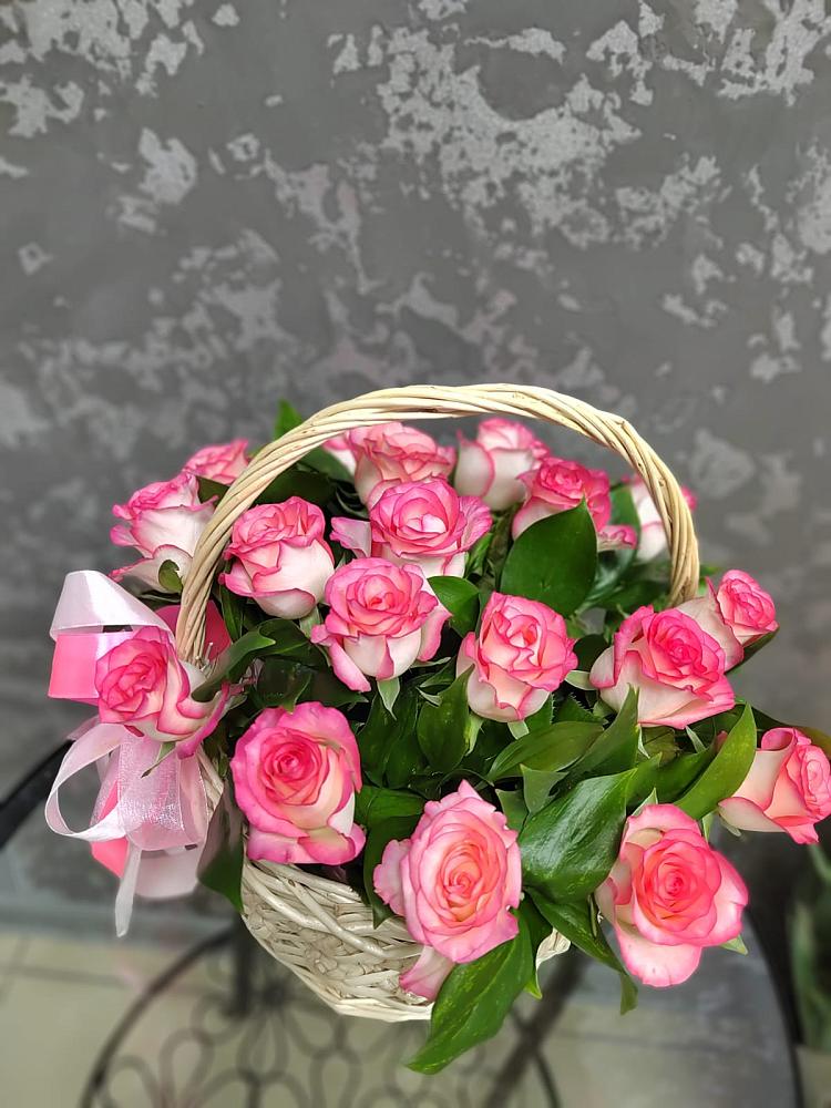 Цветочная композиция из Розы в корзине в Заринск