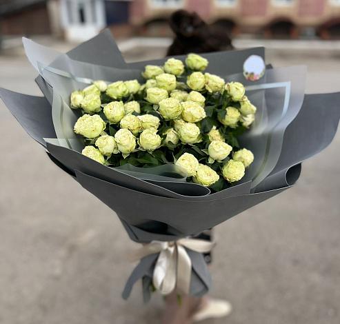 Букет Белые кустовые розы Солинеро в Заринск