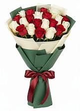 Букет Микс из красных и белых роз в Заринск
