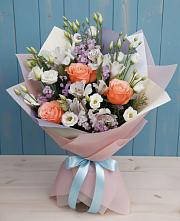 Букет цветов из:  Лизиантусы, Розы, Альстромерии и Гипсофила в Заринск