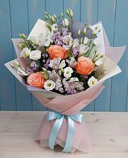 Букет цветов из:  Лизиантусы, Розы, Альстромерии и Гипсофила в Заринск