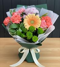 Букет цветов из:  Гвоздики, Розы, Герберы и Хризантемы в Заринск