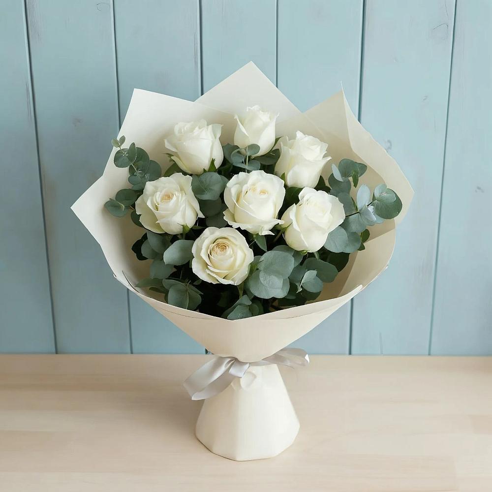 Букет Белые розы в Эвкалипте в Заринск