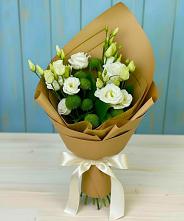 Букет цветов из:  Хризантемы и Лизиантусы в Заринск