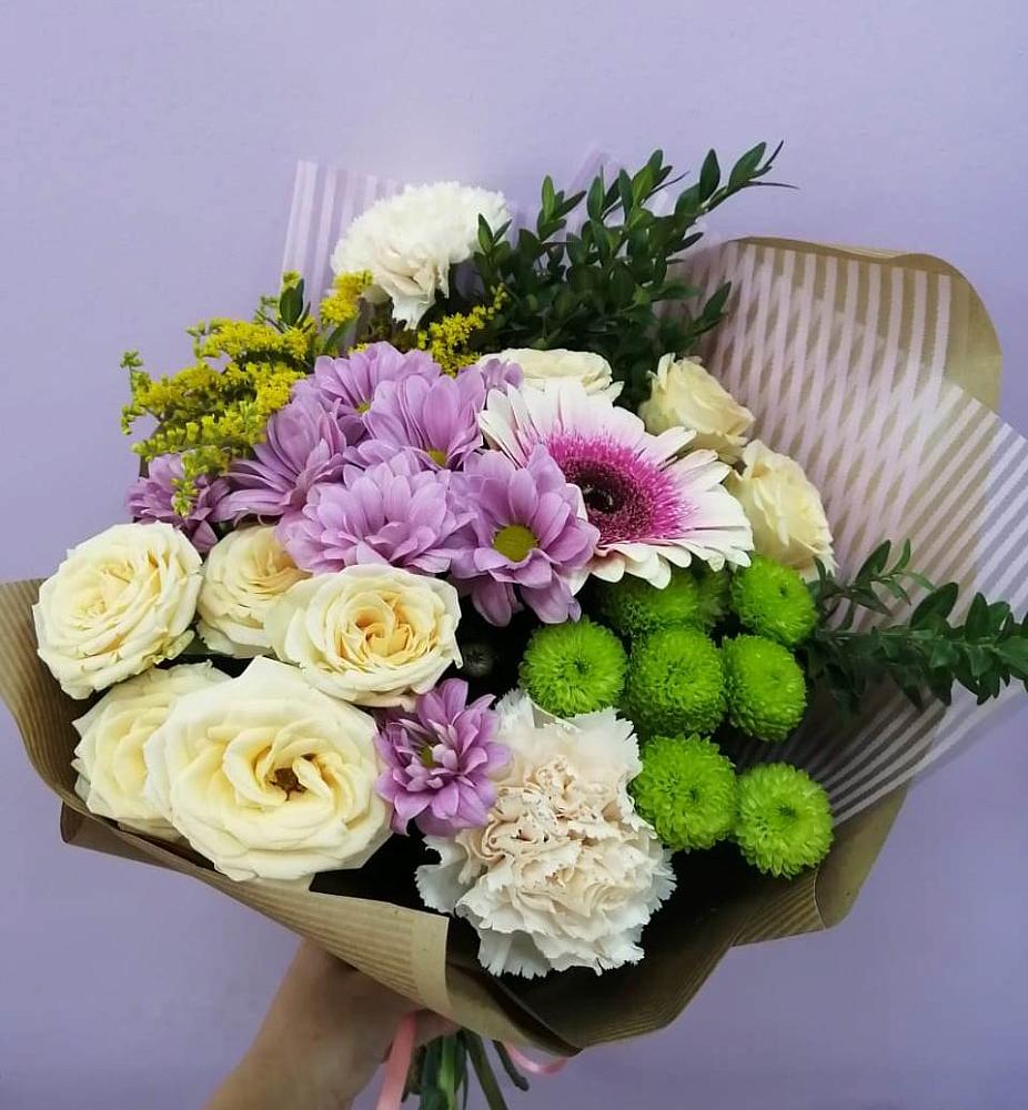 Букет цветов из: Хризантемы, Розы, Гвоздики и Герберы в Заринск