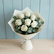 Букет Белые розы в Эвкалипте в Заринск