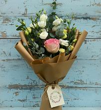 Букет цветов из:  Розы и Лизиантусы в Заринск