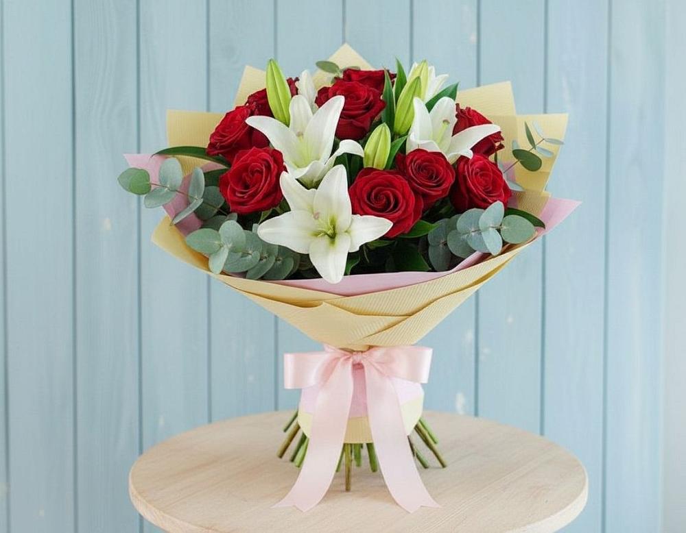 Букет цветов из: Лилии и Розы в Заринск